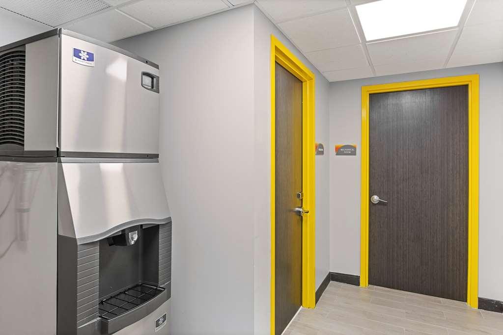 Glo Best Western Savannah-Gateway I-95 שירותים תמונה